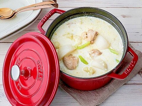 [ストウブ公式]冬野菜とカマンベールのスープ